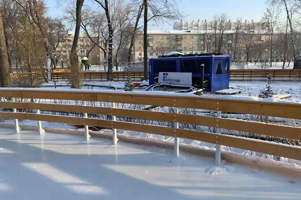 on-site installation photos of Ice rink chiller in Russia